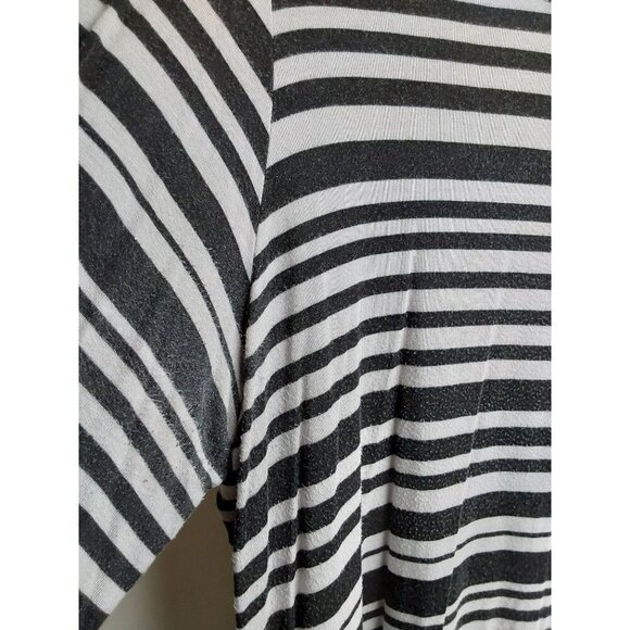 Meri Skye gray and black stiped asymmetrical bottom shirt, size 0X - Picture 4 of 4